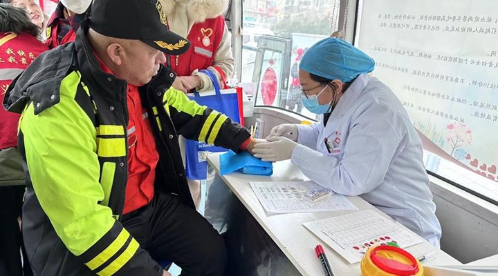 晋中市红十字会“学雷锋”志愿活动温暖人心